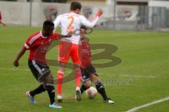 Regionalliga - FC Ingolstadt 04 II - Bayern München II  - Hanschek Arnold (hinten rot) und Ofosu Reagy (20) - Foto: Jürgen Meyer