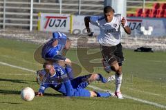FC Ingolstadt 04 II gegen FV Illertissen - Quaner Collin lässt Gegenspieler aussteigen - Foto: Jürgen Meyer