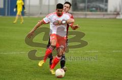 Regionalliga - FC Ingolstadt 04 II - Bayern München II  - Prinz Thomas (rot Ingolstadt) hält seinen Gegenspieler - Foto: Jürgen Meyer