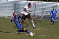 FC Ingolstadt 04 II gegen FV Illertissen - Quaner Collin lässt Gegenspieler aussteigen - Foto: Jürgen Meyer
