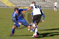 FC Ingolstadt 04 II gegen FV Illertissen - Quader Collin lässt 2 Gegenspieler aussteigen - Foto: Jürgen Meyer