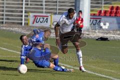 FC Ingolstadt 04 II gegen FV Illertissen - Quaner Collin lässt Gegenspieler aussteigen - Foto: Jürgen Meyer