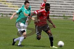 FC Ingolstadt 04 II - SV Schalding-Heining - Ihenacho Aloy  (rot FC Ingolstadt) - Huber Rene (grün Schalding) - Foto: Jürgen Meyer