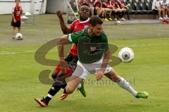 FC Ingolstadt II - 1.FC Schweinfurt 05 - Ofosu Reagy (rot FC Ing II) im Zweikampf - Foto: Jürgen Meyer