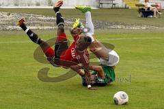 FC Ingolstadt II - 1.FC Schweinfurt 05 - Ofosu Reagy (rot FC Ing II) im Zweikampf - Foto: Jürgen Meyer