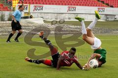 FC Ingolstadt II - 1.FC Schweinfurt 05 - Ofosu Reagy (rot FC Ing II) im Zweikampf - Foto: Jürgen Meyer