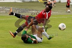 FC Ingolstadt II - 1.FC Schweinfurt 05 - Ofosu Reagy (rot FC Ing II) im Zweikampf - Foto: Jürgen Meyer