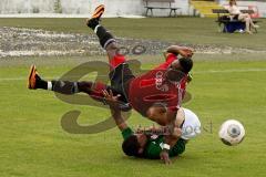 FC Ingolstadt II - 1.FC Schweinfurt 05 - Ofosu Reagy (rot FC Ing II) im Zweikampf - Foto: Jürgen Meyer