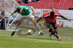 FC Ingolstadt 04 II - SV Schalding-Heining - Ihenacho Aloy  (rot FC Ingolstadt) - Zacher Franz (grün Schalding) - Foto: Jürgen Meyer