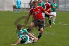 FC Ingolstadt 04 II - SV Schalding-Heining - Günther Schmidt (rot FC Ingolstadt) - Escherich Sebastian (grün Schalding) - Foto: Jürgen Meyer