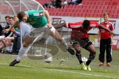 FC Ingolstadt 04 II - SV Schalding-Heining - Ihenacho Aloy  (rot FC Ingolstadt) - Zacher Franz (grün Schalding) - Foto: Jürgen Meyer