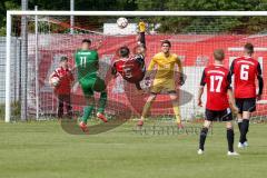 Regionaliga Bayern - FC Ingolstadt II - FC Augsburg II - Denz Michael #5 rot klärt mit einem Fallrückzieher - Kadrijaj Valonis #11 grün Augsburg - Bauer Thomas Torwart Ingolstadt - Foto: Jürgen Meyer