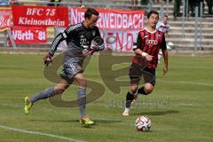 Regionalliga - FC Ingolstadt 04 II - FC Bayern München Amateure - Müller Stefan #10 rot FC Ingolstadt 04 II) - Zingele Leopold Torwart FC Bayern München Amateure - Foto: Jürgen Meyer