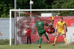 Regionaliga Bayern - FC Ingolstadt II - FC Augsburg II - Denz Michael #5 rot klärt mit einem Fallrückzieher - Kadrijaj Valonis #11 grün Augsburg - Bauer Thomas Torwart Ingolstadt - Foto: Jürgen Meyer