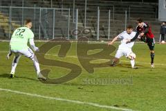 Regionaliga - Saison 2015/2016 - FC Ingolstadt 04 II - TSV Buchbach - Marcel Schiller rot FCI mit der Chance zm 1:0 Führungstreffer - Thomas Reichlmayr Torwart Buchbach - Foto: Jürgen Meyer