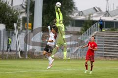 Regionalliga - Saison 2016/2017 - FC Ingolstadt 04 II - FC Bayern München II - Ryoma Watanabe weiss FCI einen Schritt zu spät - Weinkauf Leo Torwart Bayern München II -  Foto: Jürgen Meyer