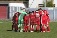 Regionalliga Bayern - Saison 2018/2019 - FC Ingolstadt 04 II - Viktoria Aschaffenburg - Die Mannschaft bildet einen Kreis vor dem Spiel - Foto: Meyer Jürgen