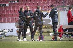 A-Junioren Bundesliga Süd/Südwest - Fußball - FC Ingolstadt 04 - FC Heidenheim - Sieg für den FCI - Sabrina Wittmann (#Chef-Trainerin FCI 04 A-Junioren)  freut sich mit den Betreuern