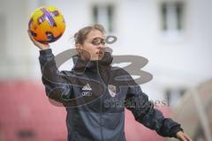 A-Junioren Bundesliga Süd/Südwest - Fußball - FC Ingolstadt 04 - FC Heidenheim - Sabrina Wittmann (#Chef-Trainerin FCI 04 A-Junioren)  wirft den Ball wieder auf das Feld