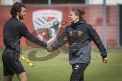 A-Junioren Bundesliga Süd/Südwest - Fußball - FC Ingolstadt 04 - FC Heidenheim - Sieg für den FCI - Sabrina Wittmann (#Chef-Trainerin FCI 04 A-Junioren)  gibt dem Schiedsrichter die Hand