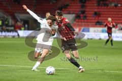 3. Liga; FC Ingolstadt 04 - Erzgebirge Aue; Zweikampf Kampf um den Ball Arian Llugiqi (25, FCI) Danhof Tim (2 Aue)