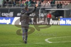 3. Liga; VfB Lübeck - FC Ingolstadt 04; Cheftrainer Michael Köllner (FCI) bedankt sich bei den Fans