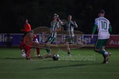 Landesliga - Saison 2025/26 - SV Manching - SC Oberweikertshofen - Rainer Meisinger (Nr.8 - SV Manching) passt auf Sebastian Graßl (Nr.10 - SV Manching) der zum 2:0 Führungstreffer einschiesst - jubel - Dzwonik Marco Torwart Oberweikertshofen - Foto: Meye