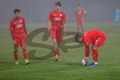 B - Junioren - Bayernliga - U17 - FC Ingolstadt 04 - 1. FC Nürnberg II - Polat Arel rot FC Ingolstadt legt sich für den Freistoss den Ball zurecht -  Foto: Meyer Jürgen