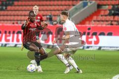 3. Liga; FC Ingolstadt 04 - Hallescher FC; Zweikampf Kampf um den Ball Moussa Doumbouya (27, FCI) Casar Aljaz (17 Halle)