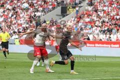 3. Liga; Rot-Weiss Essen - FC Ingolstadt 04; Zweikampf Kampf um den Ball Tobias Bech (11, FCI) Herzenbruch Felix (3 RW)