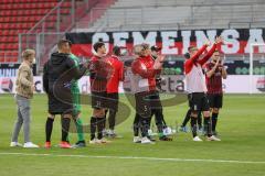 Relegation 1 - FC Ingolstadt 04 - VfL Osnabrück - Spiel ist aus, 3:0 Sieg, die Schanzer feiern mit den 250 Fans im Stadion