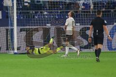 2.BL; FC Schalke 04 - FC Ingolstadt 04; Tor für Schalke 1:0, Torwart Fabijan Buntic (24, FCI) Nils Roeseler (13, FCI) enttäuscht