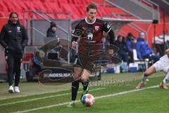 2.BL; FC Ingolstadt 04 - SV Darmstadt 98; Maximilian Neuberger (38, FCI) hinten Cheftrainer Rüdiger Rehm (FCI)