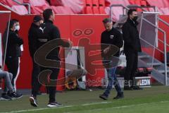 3. Liga - FC Ingolstadt 04 - FSV Zwickau - Cheftrainer Tomas Oral (FCI) schaut auf die Uhr