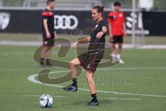 3. Liga - Saison 2024/25 - Trainingsauftakt- FC Ingolstadt 04 -  - Cheftrainerin Sabrina Wittmann (FCI) mit Ball -  XXXXX - Foto: Meyer Jürgen