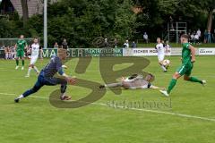 BZL - Oberbayern Nord - SV Manching - VFB Eichstätt II - Schmidt Tim (#20 Manching) grün - Max Dörfler Torwart Eichstätt - Foto: Jürgen Meyer