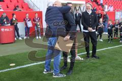 3. Liga - Saison 2024/25 - FC Ingolstadt 04 - SV Wehen Wiesbaden - Verabschiedung  - Vorsitzender des Vorstandes Peter  Jackwerth (FCI) Robert Wulnikowski - XXXXX - Foto: Meyer Jürgen