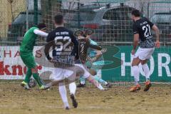 Bezirksliga - Saison 2024/25 - FC Gerolfing - FC Fatih Ingolstadt - Torwart Marco Ernhofer (Nr.22 - FC Fatih) - Anastasios Porfyriadis (Nr.27 - FC Gerolfing) - Muhammed Abasikeles (Nr.24 - FC Fatih) - Foto: Meyer Jürgen