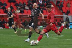 3. Liga - Saison 2025/26 - FC Ingolstadt 04 - Rot-Weiss Essen - Mads Borchers (Nr.9 - FC Ingolstadt 04) - Tobias Graulich (Nr.33 - Rot-Weiss Essen) - Foto: Meyer Jürgen