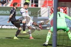 3. Liga; FC Ingolstadt 04 - Hannover 96 II; Torchance Deniz Zeitler (38, FCI) Uhlmann Eric (10 H96) Torwart Stahl Toni (1 H96)