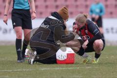 2. Bundesliga Frauen - Saison 2025/26 - FC Ingolstadt 04 Frauen - VFB Stuttgart  - Nina Penzkofer (Nr.29 - FC Ingolstadt Frauen I) verletzt am Boden - Betreuer -  - XXXXX - Foto: Meyer Jürgen