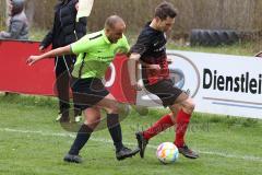 Kreisklasse  Saison 2022/2023 - GW Ingolstadt - SV Stammham - Kerim Durmus grün GW Ing - Tobias Schmidt schwarz Stammham - Foto: Meyer Jürgen