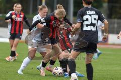 2. Frauen Bundesliga - Saison 2025/26- FC Ingolstadt 04 - VFL Wolfsburg - Stefanie Reischmann (Nr.24 - FC Ingolstadt Frauen I) - Anastasia Harting weiss Wolfsburg - Nina Penzkofer (Nr.29 - FC Ingolstadt Frauen I) links - Foto: Meyer Jürgen