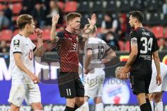 3. Liga; FC Ingolstadt 04 - SV Waldhof Mannheim; motiviert die Fans Sebastian Grönning (11, FCI) Lukas Fröde (34, FCI)