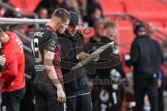 3. Liga; FC Ingolstadt 04 - SV Waldhof Mannheim; Auswechslung, Mladen Cvjetinovic (19, FCI) Co-Trainer Fabian Reichler (FCI)