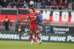 3. Liga - Saison 2025/26 - FC Ingolstadt 04 - Energie Cottbus - Linus Rosenlöcher (Nr.19 - FCI) - Tolcay Cigerci (Nr.10 - FC Energie Cottbus) - Foto: Meyer Jürgen