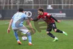 3. Liga; Testspiel - FC Ingolstadt 04 - Chemnitzer SC; Hawkins Jalen (20 FCI) Zweikampf Kampf um den Ball Robert Berger (22 CSC)