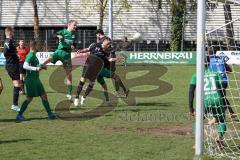 Fussball - Kreisliga - FC Grün Weiss Ingolstadt - FC Fatih Ingolstadt - Dardan Berisha schwarz Fatih - Farug Lawal Torwart GW Ingolstadt - Foto: Meyer Jürgen