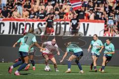 2. Frauen-Bundesliga; FC Ingolstadt 04 - SC Sand; versucht durch die Abwehr zu kommen, Penzkofer Nina (29 FCI) Schaer Ronja (13 Sand)  Fischer Milena (6 Sand) Fischer Leni (11 Sand)