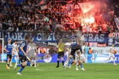 3. Liga; FC Ingolstadt 04 - 
Arminia Bielefeld; Zweikampf Kampf um den Ball Sebastian Grönning (11, FCI) Schneider Leon (23 AB)